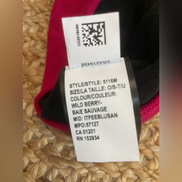 CANADA GOOSE Wool Logo Patch Knitted Beanie - Unisex - NEW - Picture 4 of 4